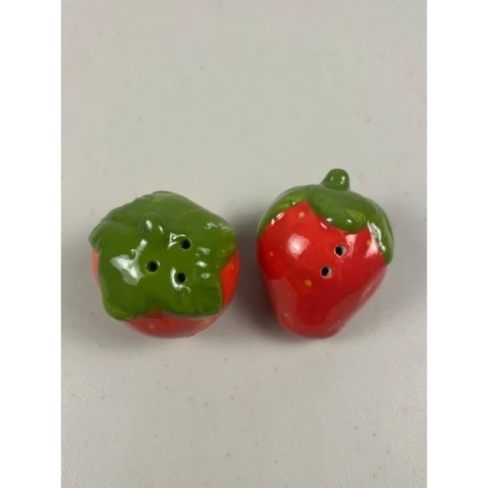 Strawberry‎ Dolly Parton Ceramic Salt and Pepper Shaker Set of 2 Cottagecore
